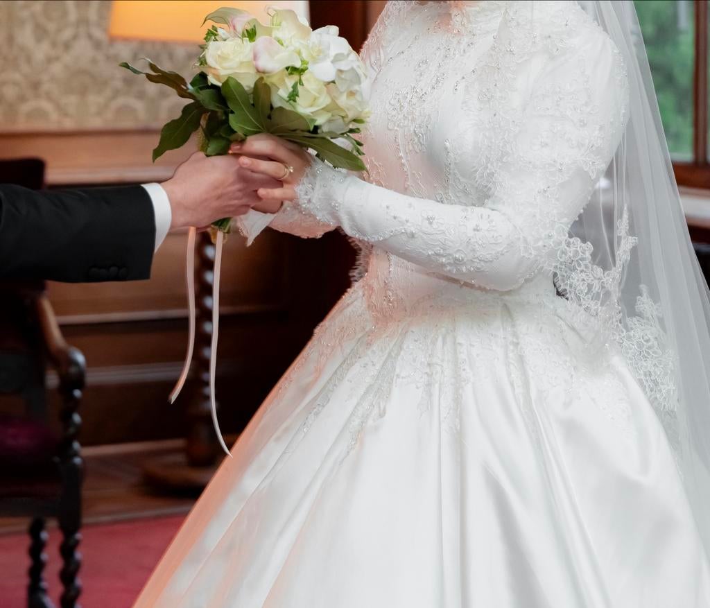 Bruidsjurk-hijabproof, Ophalen of Verzenden, Zo goed als nieuw, Wit, Trouwjurk