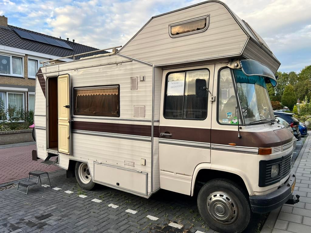 Leuke oldtimer-Camper mercedes-benz., Chemisch toilet, Alkoof, Ringverwarming, Reservewiel