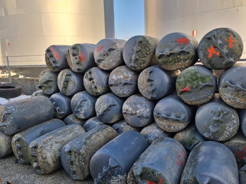 Kunststof tonnen/vaten, drijvend, met kapotte handvaten, Watersport en Boten, Ophalen of Verzenden