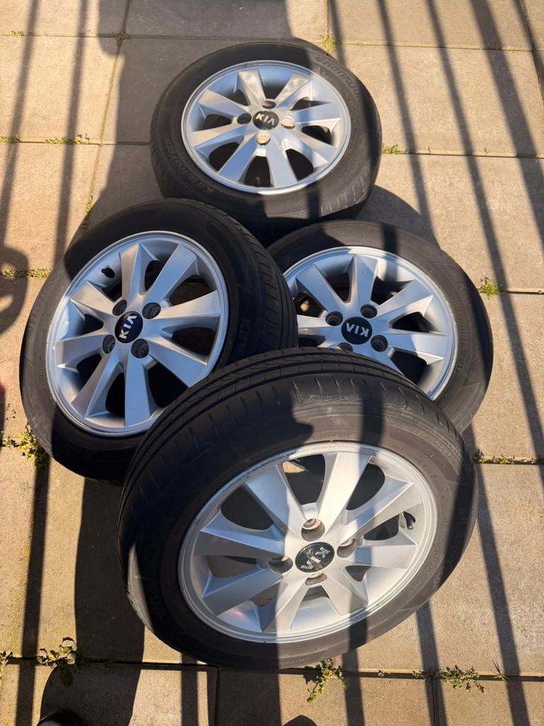 Set van 4 Kia velgen met Hankook zomerbanden, Auto-onderdelen, Banden en Velgen, Ophalen, Gebruikt, 15 inch, Banden en Velgen