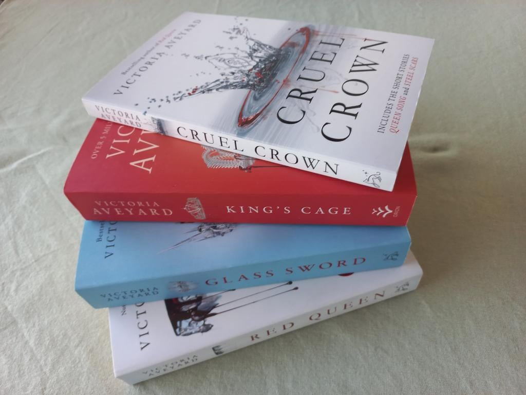 Victoria Aveyard - Red Queen serie, Ophalen of Verzenden, Zo goed als nieuw, Victoria Aveyard