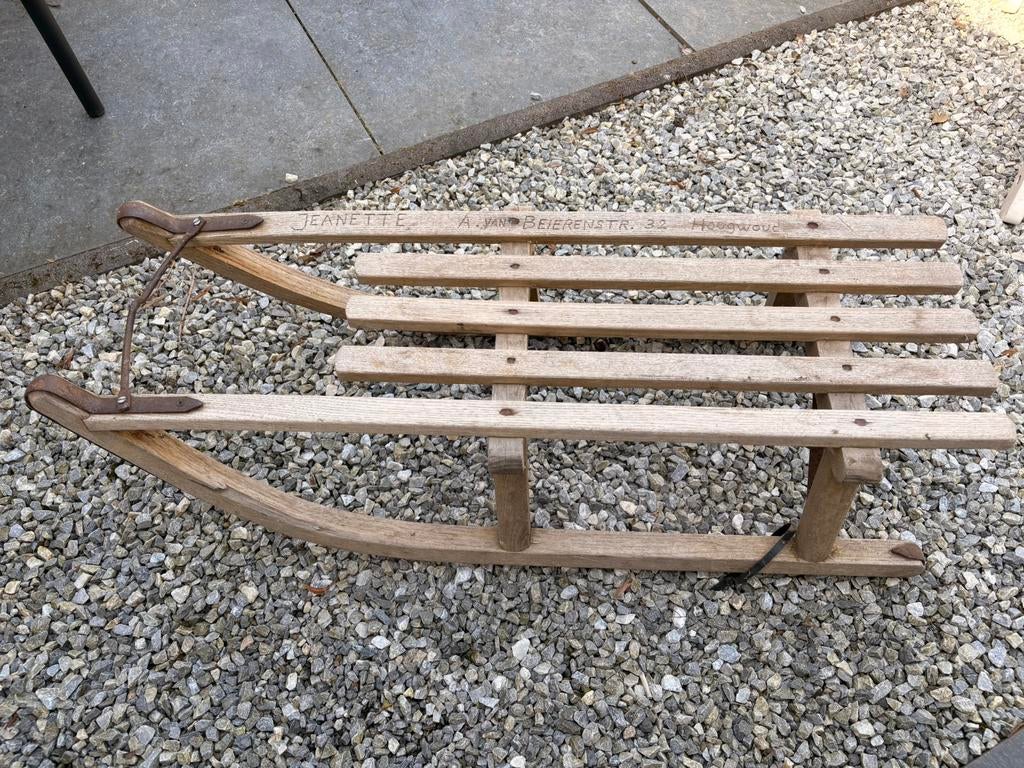 Houten slee, Ophalen