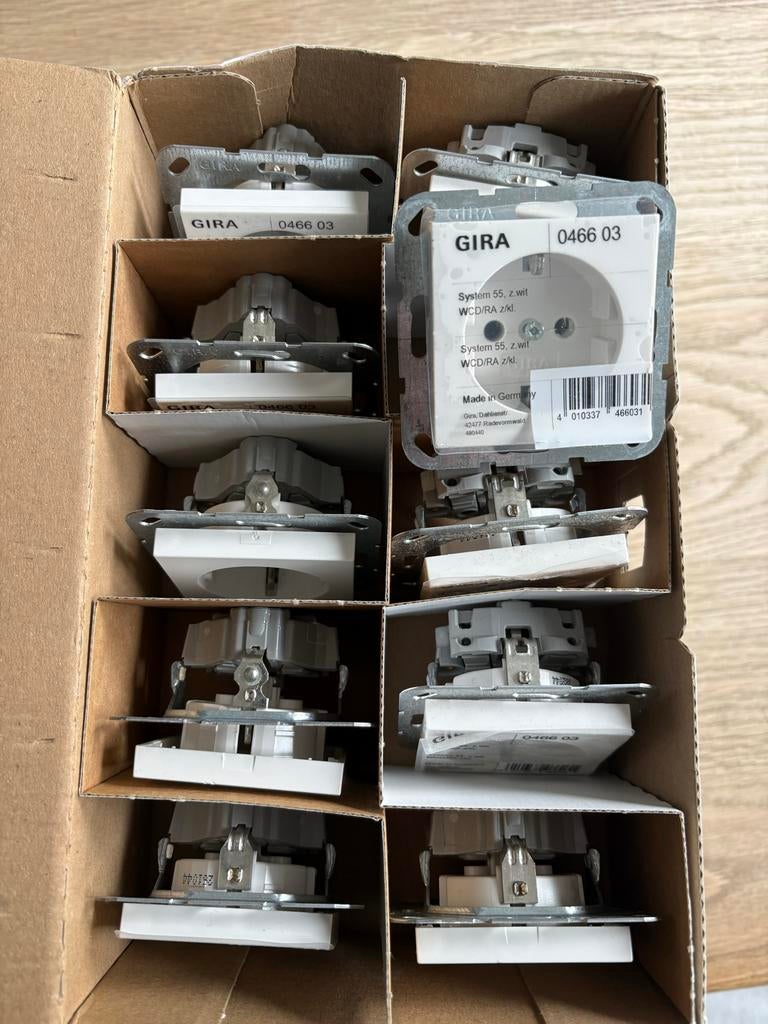 Gira 0466 03 WCD met randaarde, zuiver wit (10 stuks), Ophalen of Verzenden, Nieuw