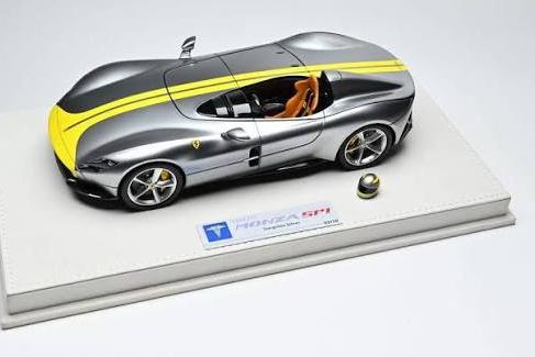 Ferrari SP1 met helm  Hermes Collection 1:18 NIEUW! C4F, Overige merken, ., Nieuw, Ophalen of Verzenden