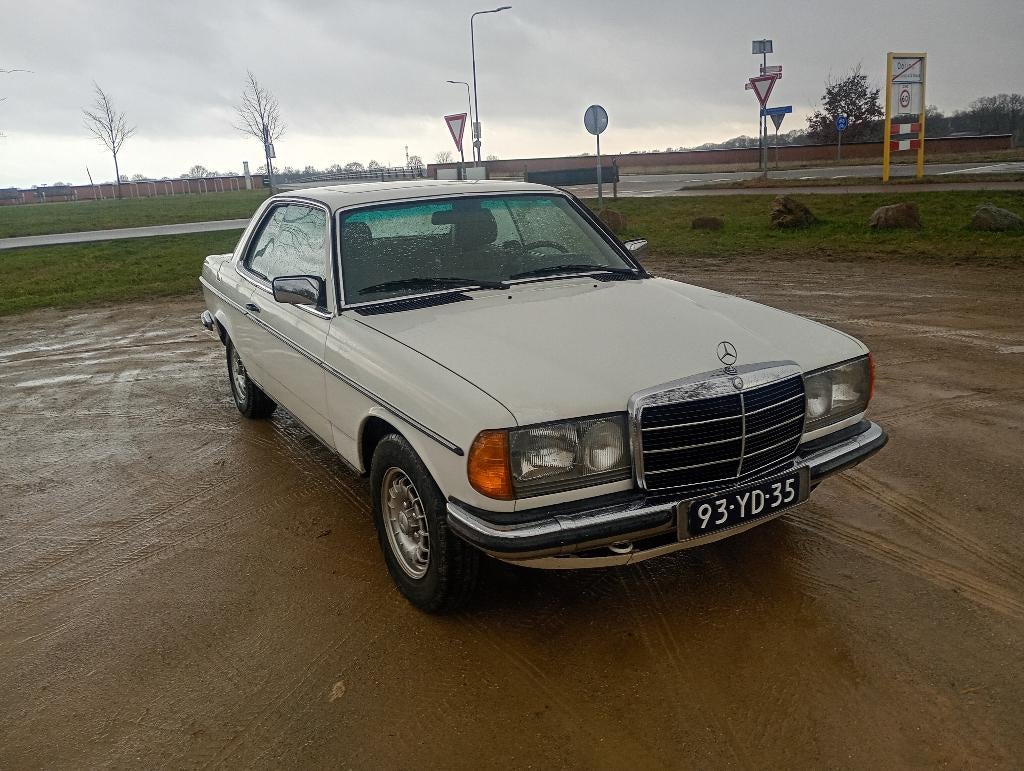 Mercedes-Benz 200-Serie 2.3 230 C 1977, Auto's, 4 cilinders, Overige kleuren, Handgeschakeld, Particulier
