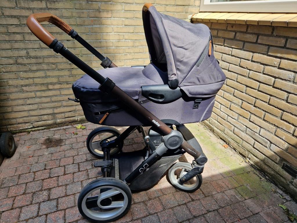 Mutsy Evo Urban Nomad, kleur: grey. Wandelwagen en reiswieg, Ophalen, Gebruikt, Combiwagen, Mutsy