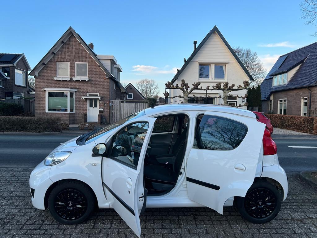Peugeot 107 1.0-12V XS 109.000 km NL-AUTO-NAP APK T/M 3-2027, Voorwielaandrijving, Stof, Gebruikt, Zwart