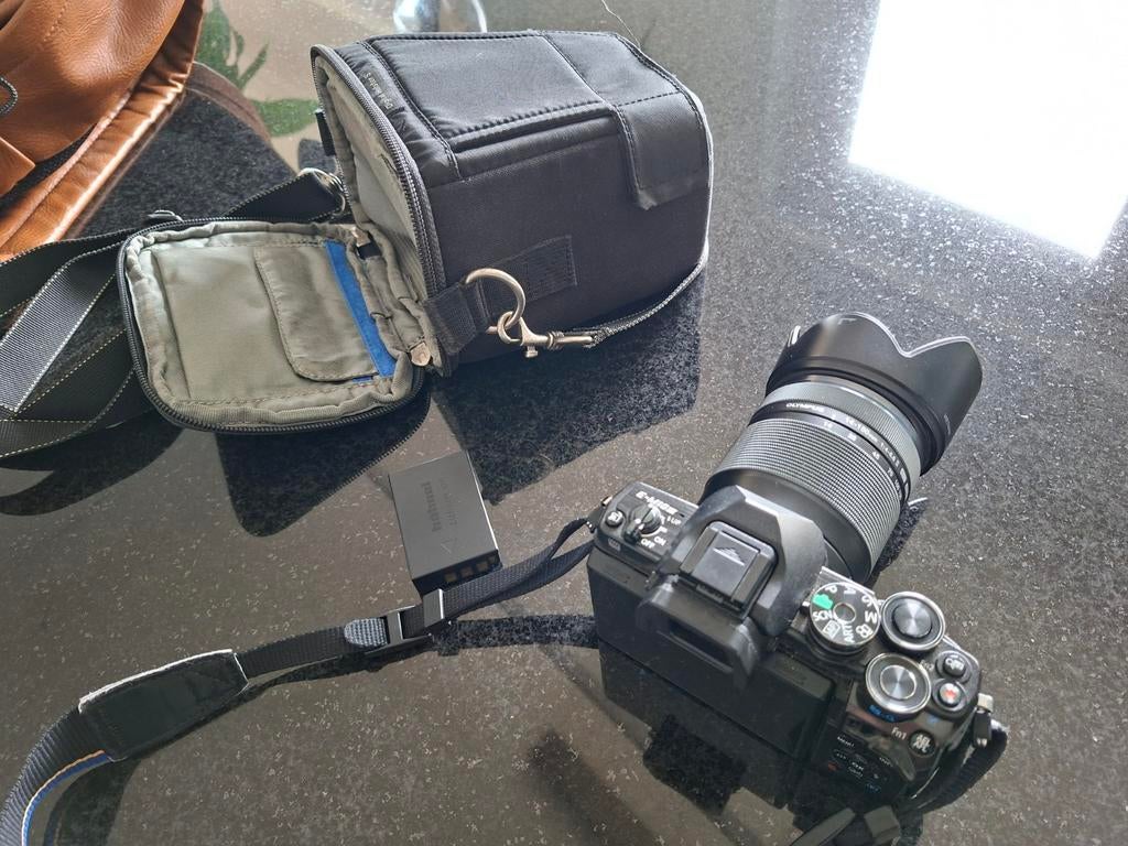 Olympus  systeemcamera E-M10 III met 14-150 lens, Audio, Tv en Foto, Fotocamera's Digitaal, Spiegelreflex, Ophalen of Verzenden