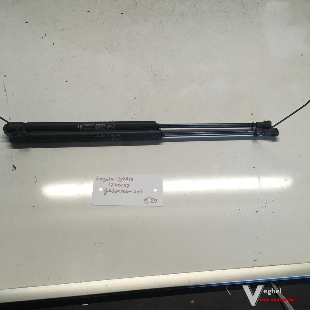 Toyota Yaris 2001 Wagennr 1700107  Gasveren set achterklep