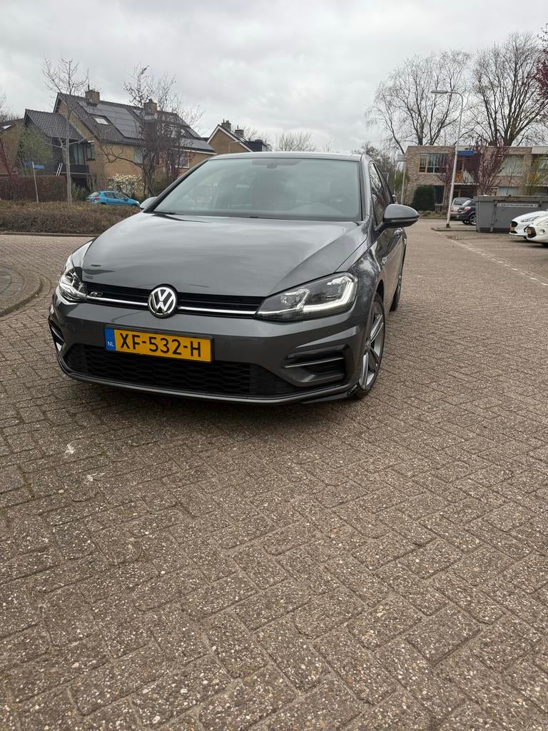 Volkswagen Golf 1.5 TSI 150pk 7-DSG 2019 Grijs 3x R-Line, 15 km/l, 1498 cc, 4 cilinders, Alcantara