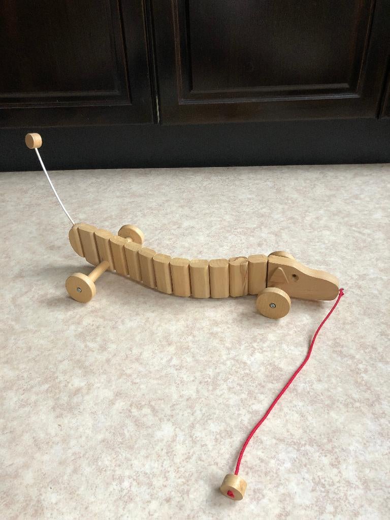 Mooie en leuke houten trekhond (teckel), Ophalen of Verzenden, Zo goed als nieuw, Overige typen, Met wieltjes