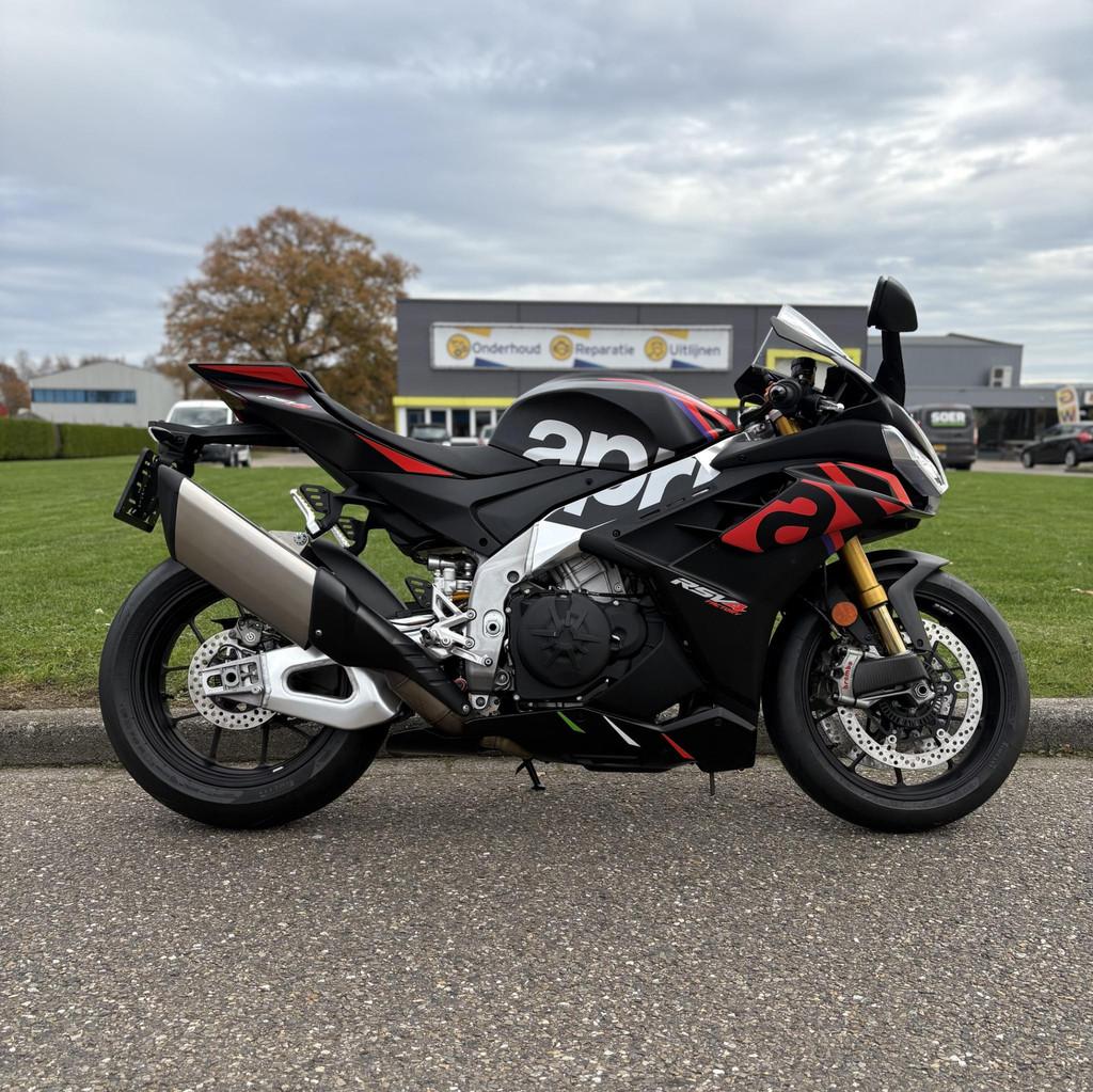 APRILIA RSV V4 FACTORY - 2023 - 1.820 km - BTW MOTOR