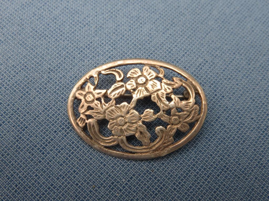 Antieke zilveren bloem broche - 19e eeuw, Ophalen of Verzenden, Zilver, Broche