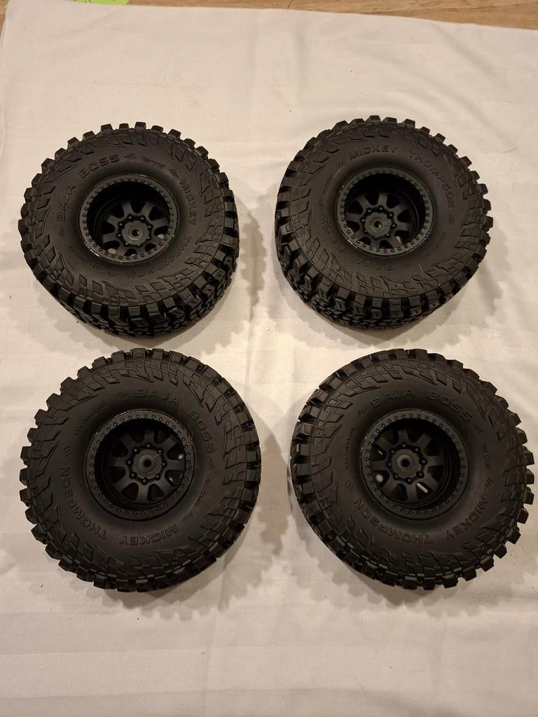 Axial gillamon  banden set 2.2 zgan, Ophalen of Verzenden, Zo goed als nieuw, Overige schalen, Onderdeel