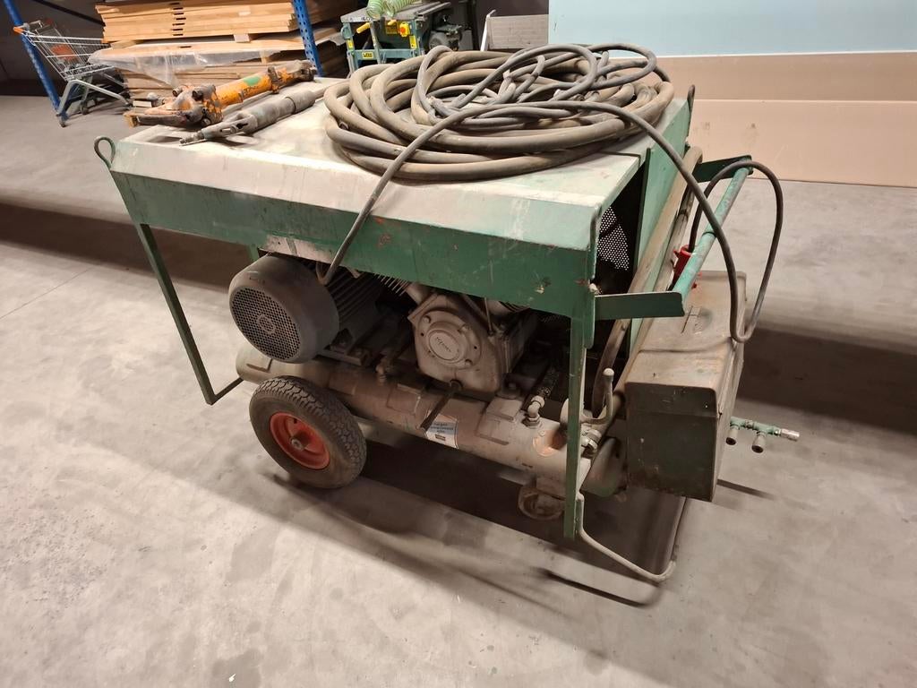 Mobiele elektrische compressor voor luchthamers, Ophalen, Gebruikt, 800 liter/min of meer, Mobiel