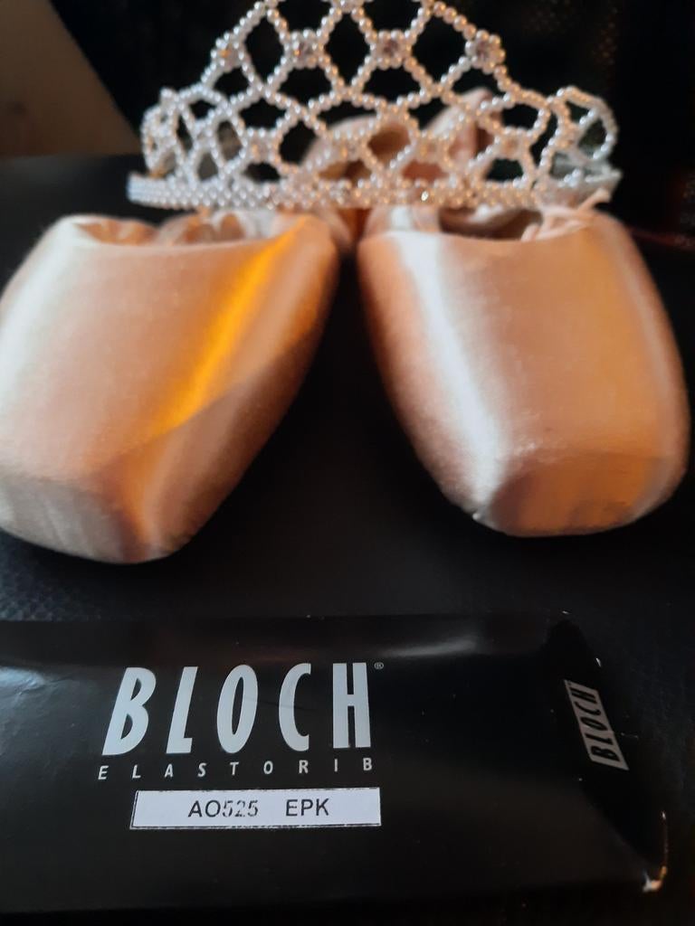 Bloch serenade spitzen maat 4 met tiara, Sport en Fitness, Ballet, Ophalen of Verzenden, Nieuw, Schoenen
