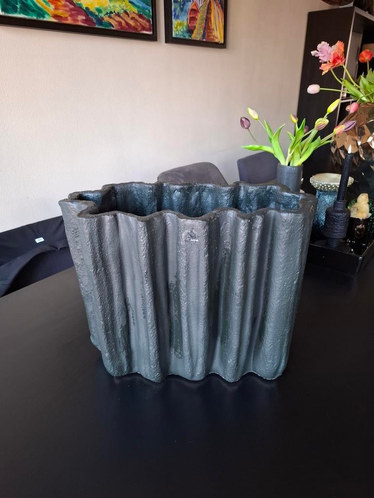 Ecri vaas / pot te koop. Heel diep groen bijna antraciet., Overige kleuren, Aardewerk of Porselein, Ophalen of Verzenden, Zo goed als nieuw