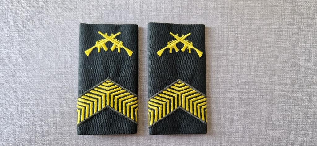 Korporaal OLK epauletten strepen DT 2000 overhemd, Ophalen of Verzenden, Landmacht, Nederland, Embleem of Badge