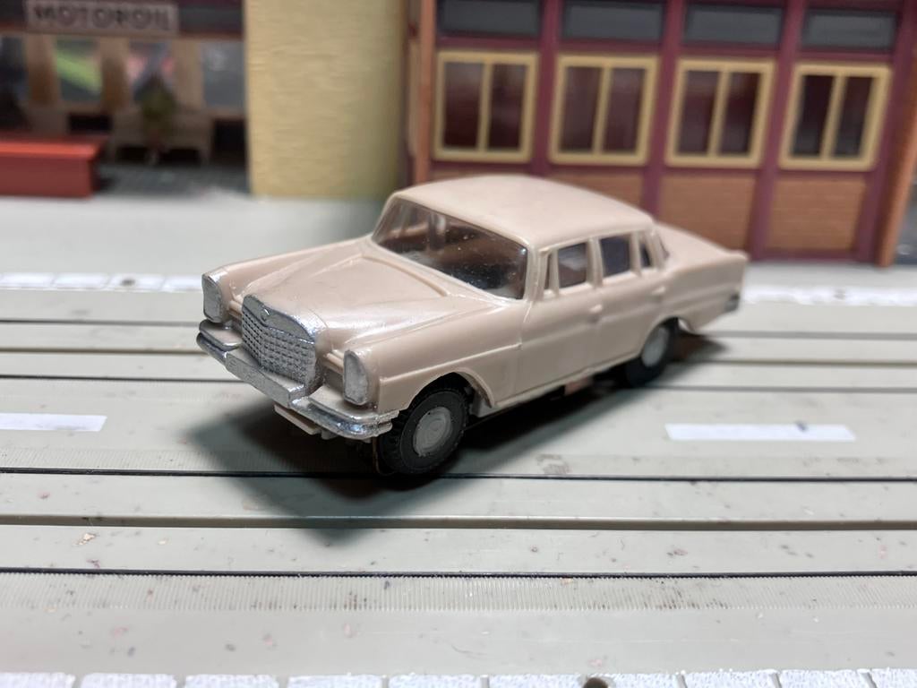 Faller AMS Mercedes 220 beige, P-chassis stervelgen, Ophalen of Verzenden, Zo goed als nieuw, Elektrisch, Overige merken