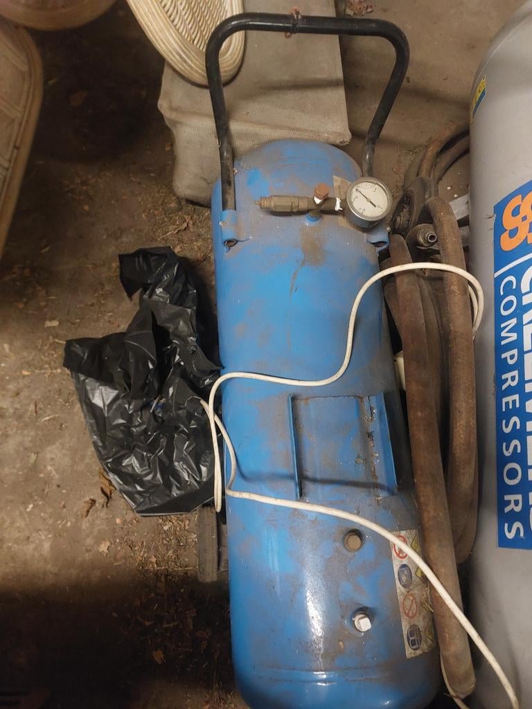 Gebruikte compressor met drukmeter, Gebruikt, 6 tot 10 bar, Ophalen of Verzenden, Minder dan 200 liter/min