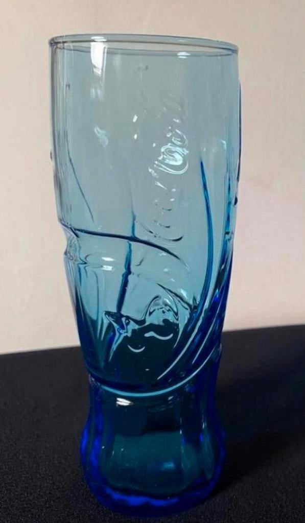 Lang slank blauw Coca-cola glas. Hoogte 16,5 cm., Ophalen of Verzenden, Zo goed als nieuw, Frisdrankglas
