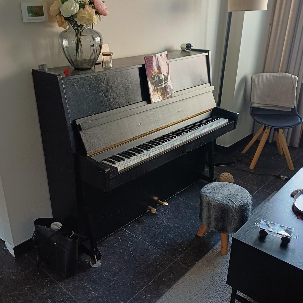 Zwarte piano, Ophalen, Gebruikt