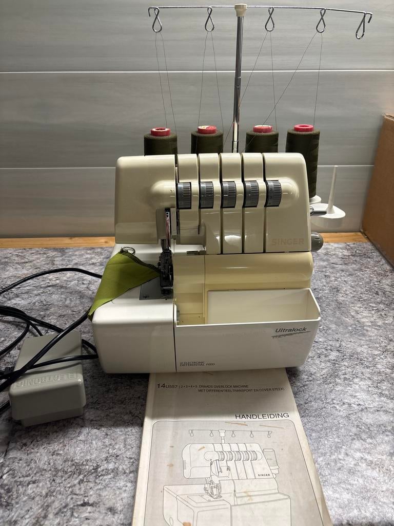 Singer Ultralock 14U557 Coverlockmachine met handleiding, Ophalen of Verzenden, Gebruikt, Lockmachine, Singer