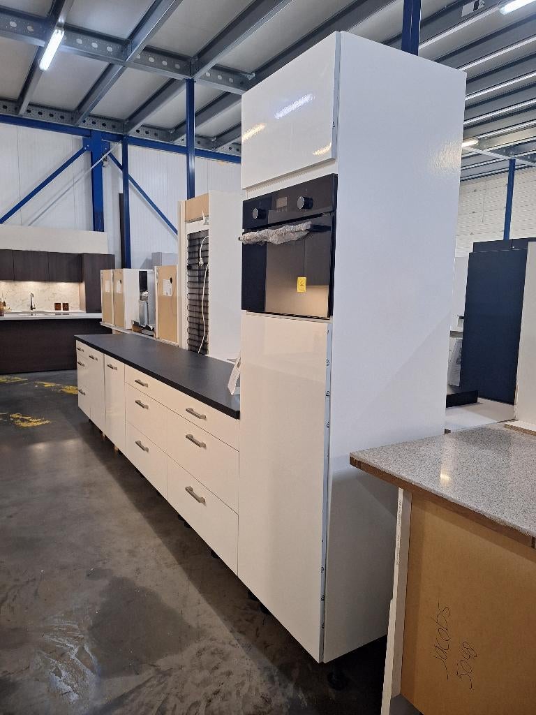 Keuken Compleet met APP 120Keukens op voorraad Nr 2899, Nieuw, Enkelwandige keuken, Ophalen of Verzenden, Met kookeiland