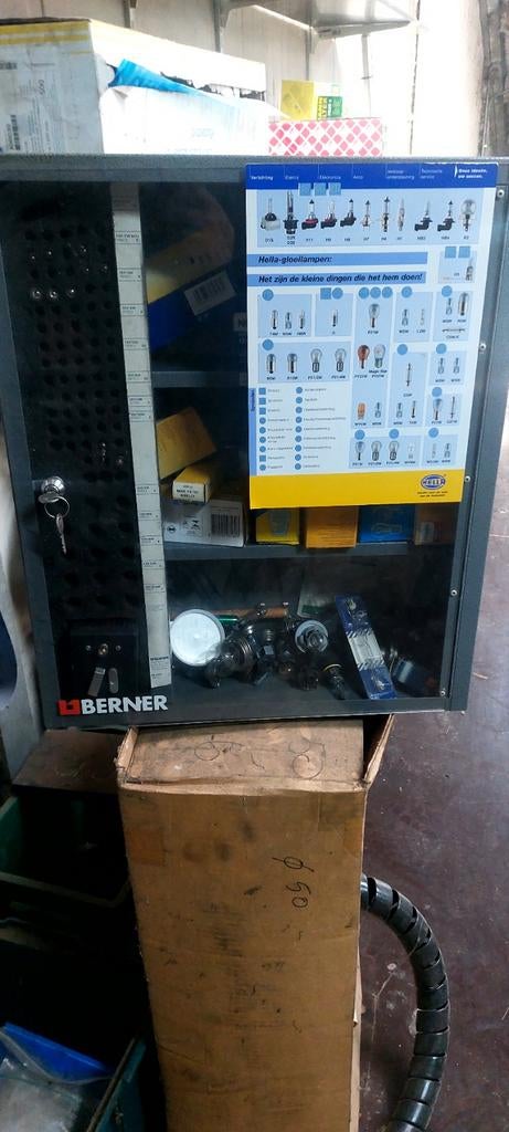 Berner Lampenkastje met inhoud, Ophalen of Verzenden