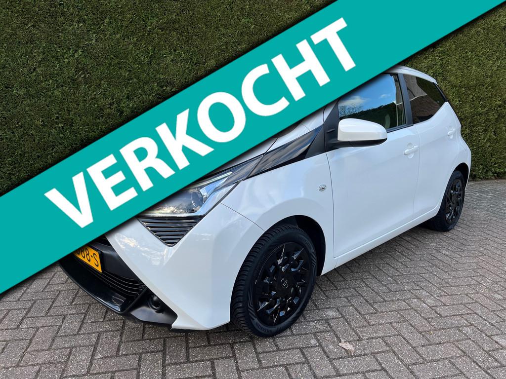 Toyota Aygo 1.0 VVT-i x-play, Camera, Apple-carplay, Airco,, Voorwielaandrijving, Euro 6, 4 stoelen, Wit