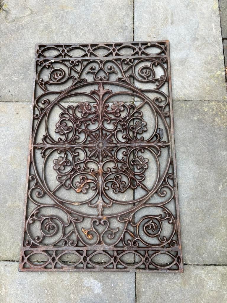 Prachtig gietijzeren deurrooster, Ophalen, Zo goed als nieuw, Gietijzer