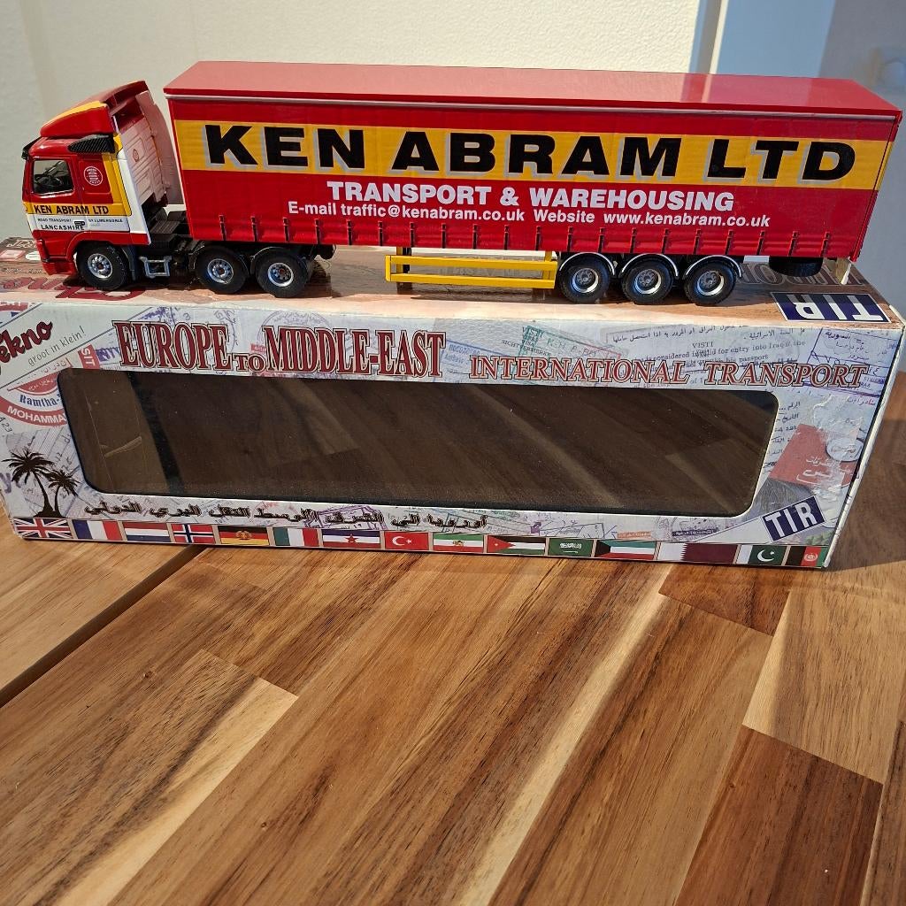 KEN ABRAM LTD LANCASHIRE VOLVO FH 12 6 X2 & ZEILENTR MODEL., Verzenden, Nieuw, Bus of Vrachtwagen, Tekno