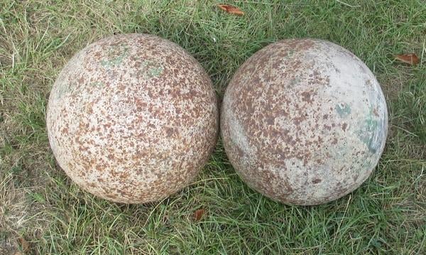 supergrote antieke ijzeren kanon ballen of sierbollen, Ophalen
