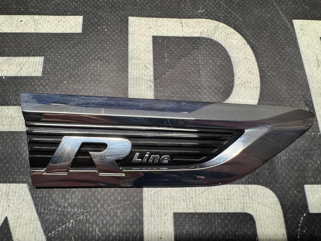 Volkswagen Tiguan 5NA R-Line Embleem Rechts Voor 5NA853688B, Gebruikt, -, -, Ophalen of Verzenden