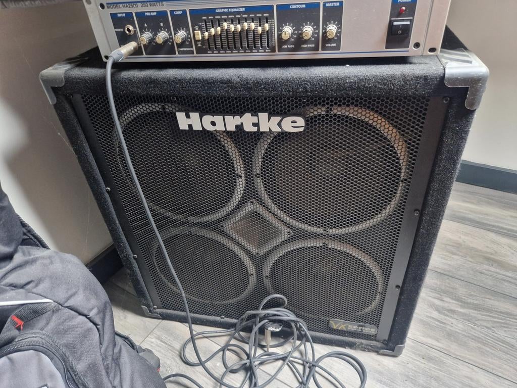 Bass box met versterker., Ophalen, Gebruikt, Basgitaar, 100 watt of meer