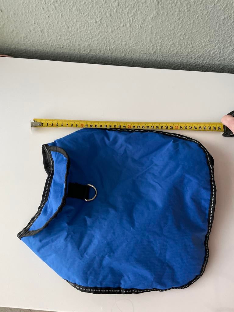 Honden regenjas (blauw) circa 34 cm, Dieren en Toebehoren, Hondenkleding, Zo goed als nieuw, Hondenregenjas, Ophalen of Verzenden