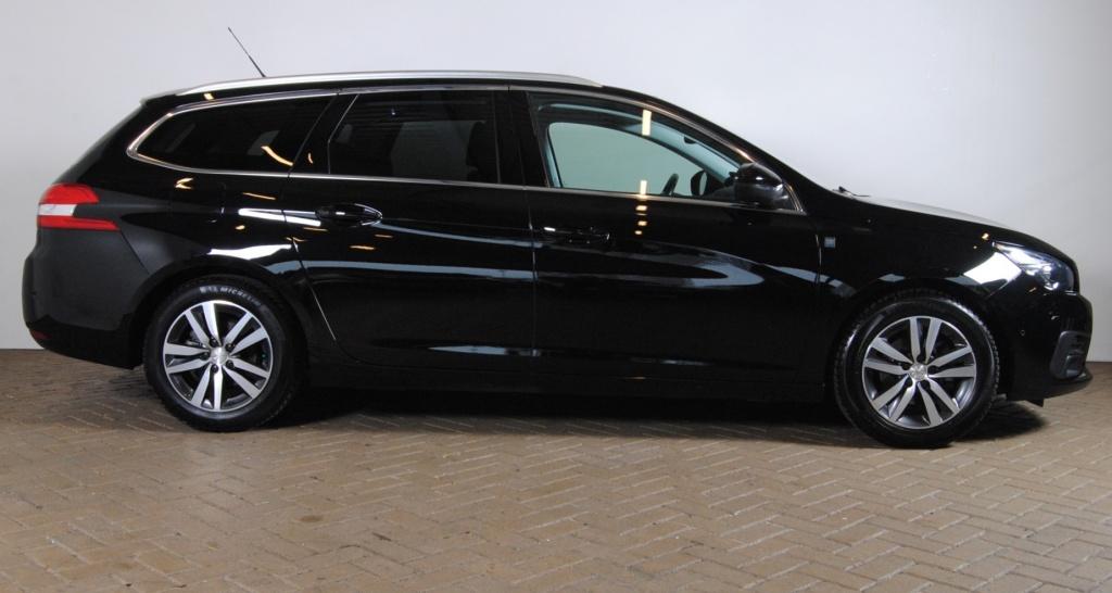 Peugeot 308 SW 1.2 PureTech TechEd.| Carplay (bj 2019), Gebruikt, 1199 cc, 635 kg, Zwart