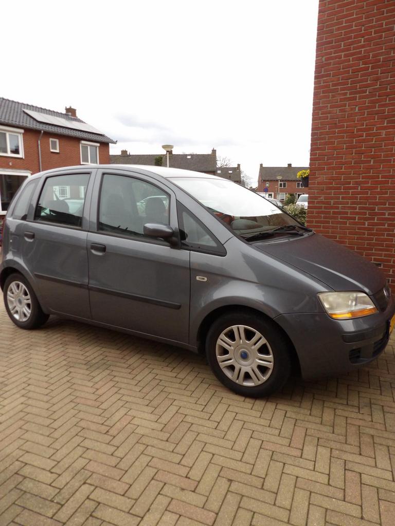 Fiat Idea 1.4 16V 2006 Grijs, Auto's, Fiat, Voorwielaandrijving, Idea, 49 €/maand, Origineel Nederlands