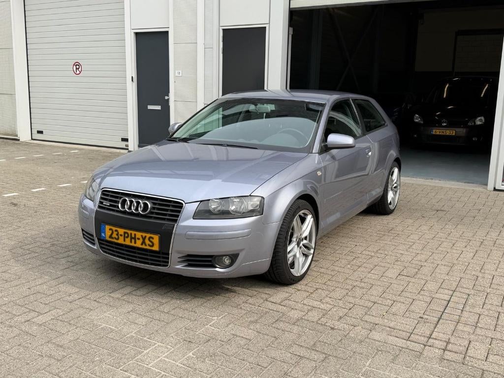 Audi A3 3.2 184KW Quattro 3D 2004 Grijs Orgineel ABT, Auto's, 3189 cc, Origineel Nederlands, Bedrijf, Vierwielaandrijving