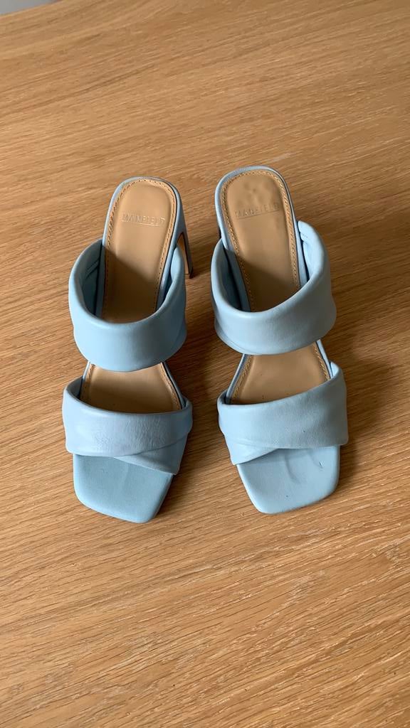 Dames pump, zomerhakje, lichtblauw, leer maat 37, Ophalen of Verzenden, Zo goed als nieuw, Blauw