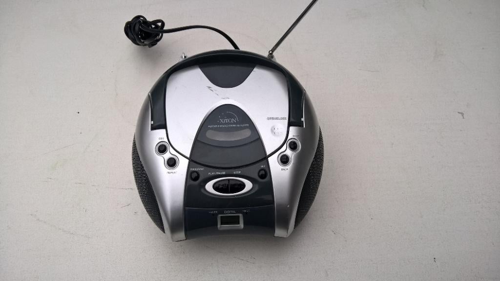 TE koop aangeboden mooi cd speler merk xiron doe gepast bod, Ophalen of Verzenden, Gebruikt, Overige merken, Draagbaar
