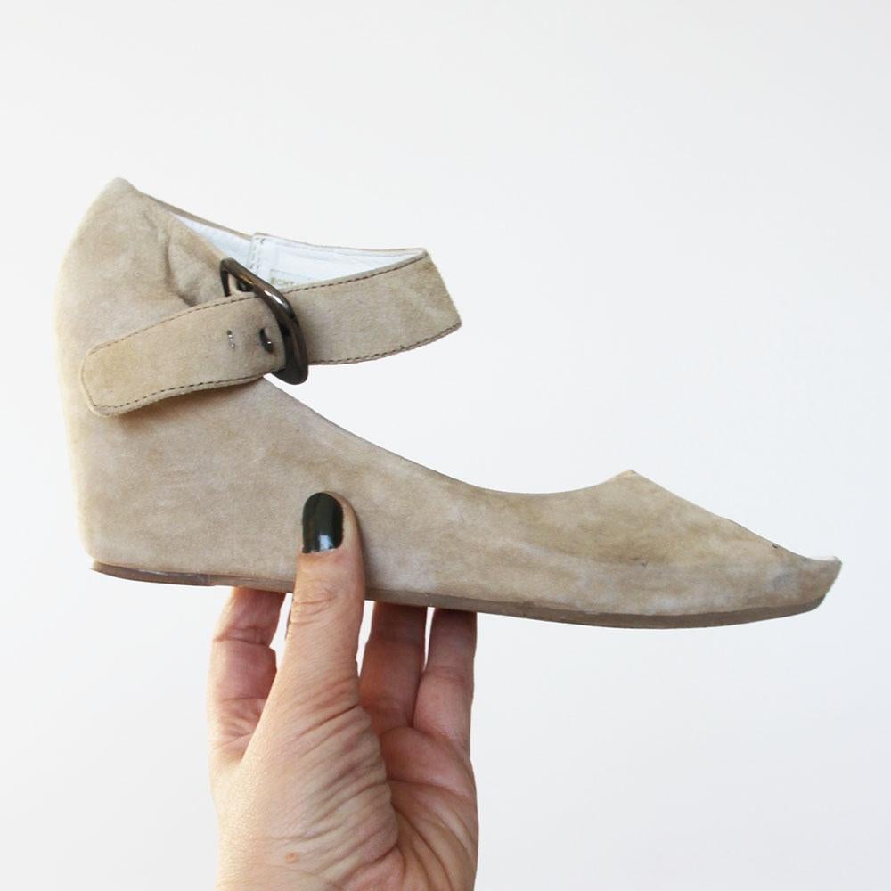 Prachtige Suede SPM Sandalen s12 (39) € 30,-, Kleding | Dames, Schoenen, SPM, Beige, Zo goed als nieuw, Sandalen of Muiltjes