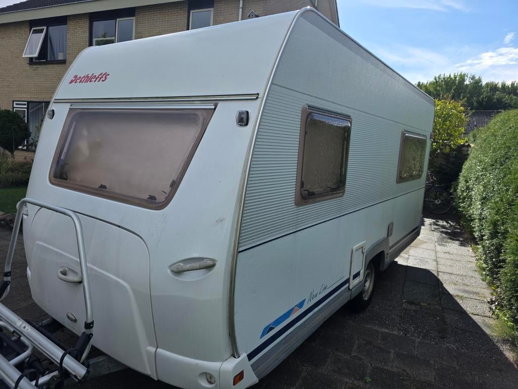 Dethleffs New Line 440 DB uit 2002 / max gewicht tot 1200kg, Caravans en Kamperen, Dwarsbed, Treinzit, Particulier, Tot en met 4