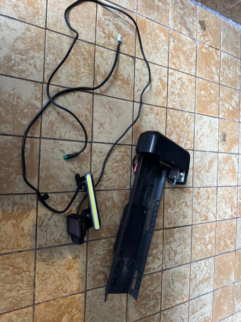 Sparta / Batavus onderdelen motor accu accu slade docking, Fietsen en Brommers, Fietsaccessoires | Fietscomputers, Zo goed als nieuw