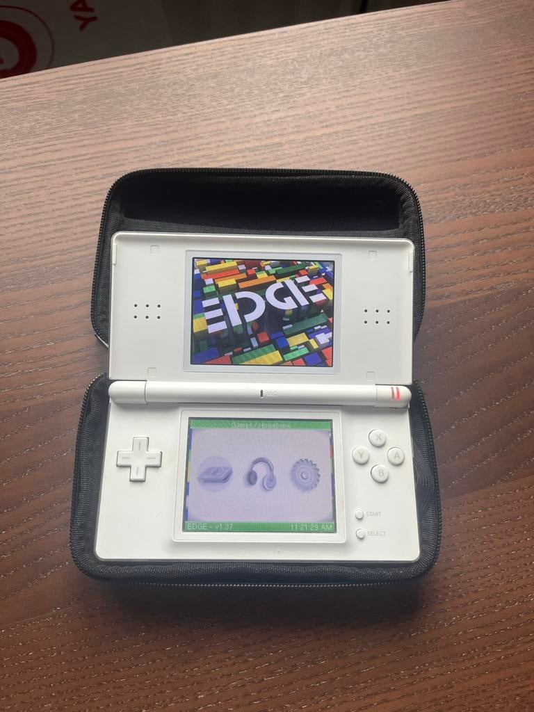 Nintendo DS Lite met oplader, spellen en R4 3DS, Spelcomputers en Games, Spelcomputers | Nintendo DS, Wit, Ophalen of Verzenden