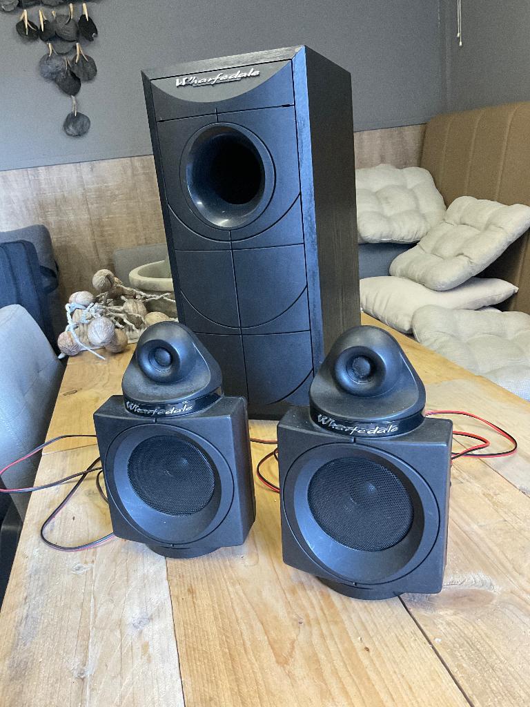 Wharfedale 2.1 set, Gebruikt, 60 tot 120 watt, Front, Rear of Stereo speakers, Ophalen