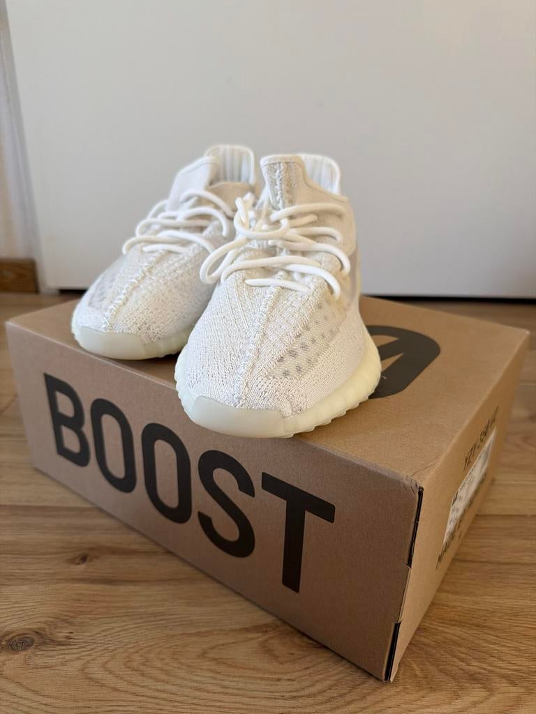 YEEZY BOOST 350 V2 BONE, Ophalen of Verzenden, Nieuw, Beige, Sneakers of Gympen