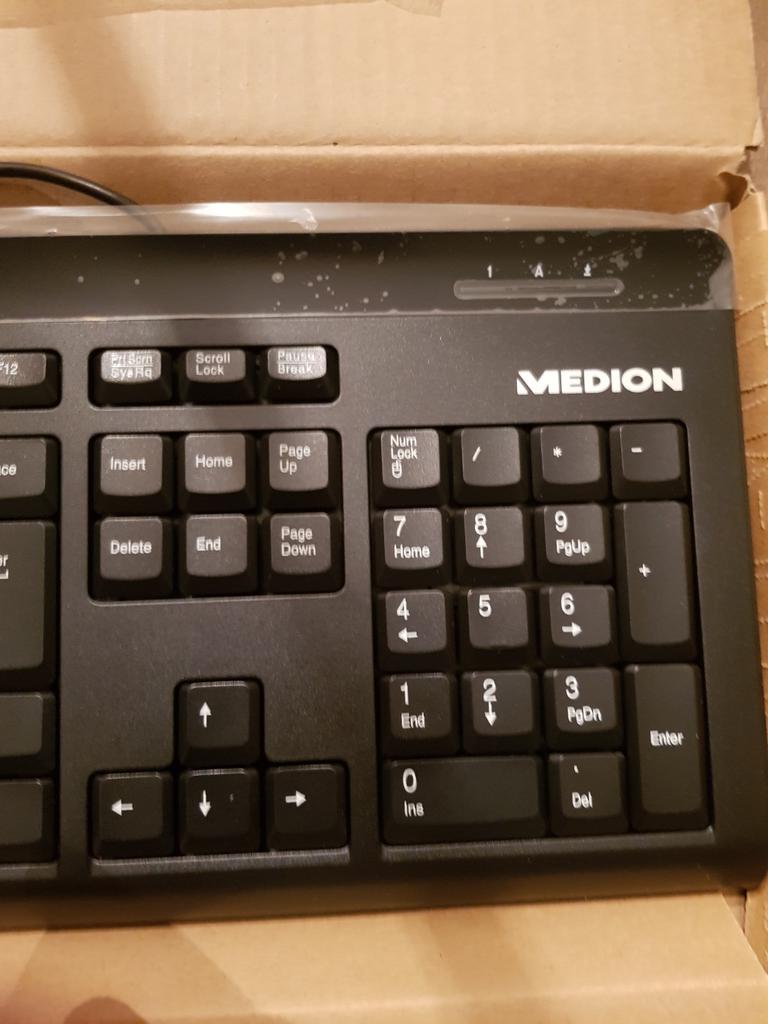 Toetsenbord en muis nieuw in verpakking., Ophalen, Toetsenbord en muis-set, Bedraad, Medion