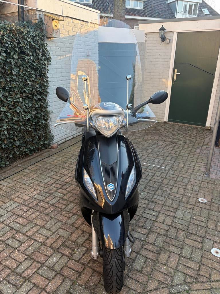 Piaggio Fly Scooter - Zwart, 2013, Fietsen en Brommers, Scooters | Piaggio, Gebruikt, Fly, Maximaal 25 km/u, Benzine, Ophalen