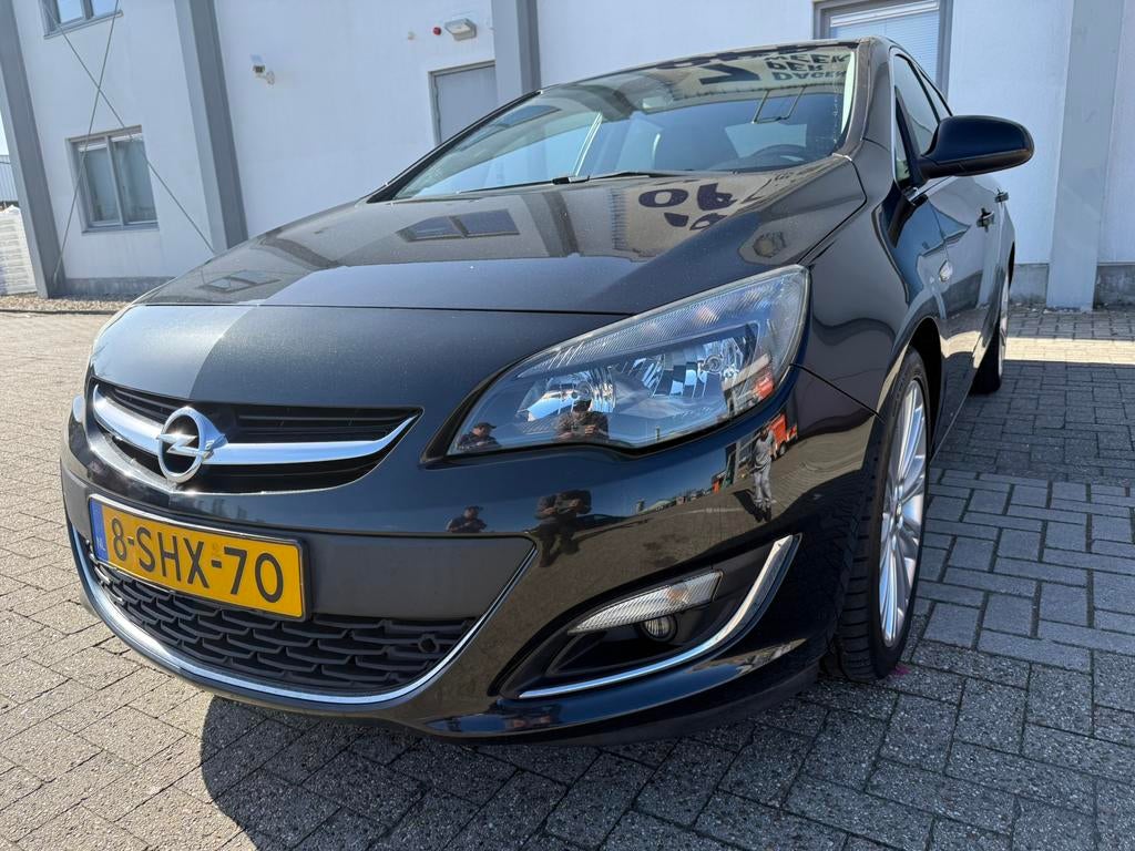 Opel Astra 1.4 Turbo 103KW 4D AUT 2013 Zwart, Auto's, Opel, 15 km/l, 4 cilinders, Zwart, 75 €/maand